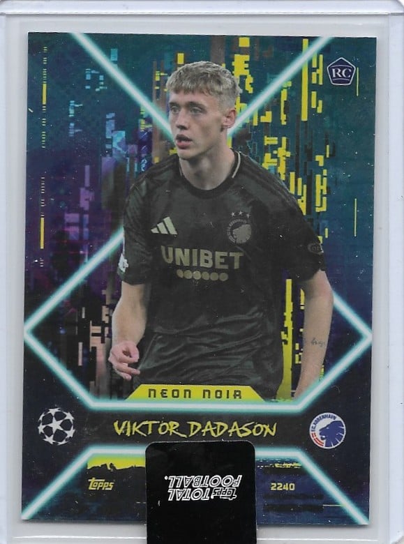Viktor Dadason
Base /99
card no. 2240
(UCC Neon Noir)